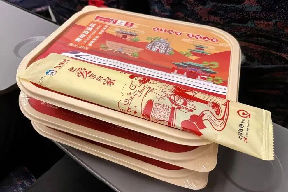 拒绝热量“爆表”？高铁上“干饭”注意这些！