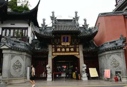 上海城隍庙：免费参观的道教圣地，庙前广场夜景更迷人