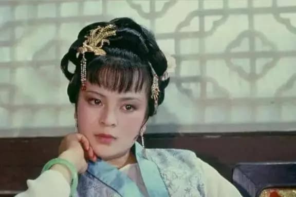 贾探春真的不爱生母赵姨娘吗？