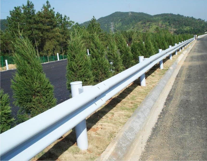 公路护栏板立柱的正确安装方法