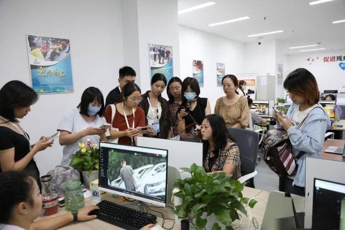 重庆有个“彩虹家园”：让残疾人就业不再难