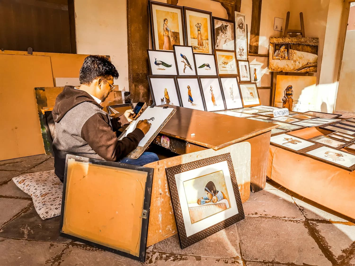 笑阳蛇年画展：文化与情感的深度对话