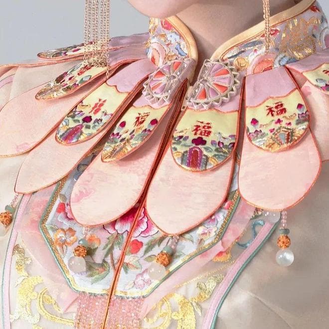 中式细节工艺趋势盘点 | 60张国风品牌礼服图给你示范用这些细节装点太美了！