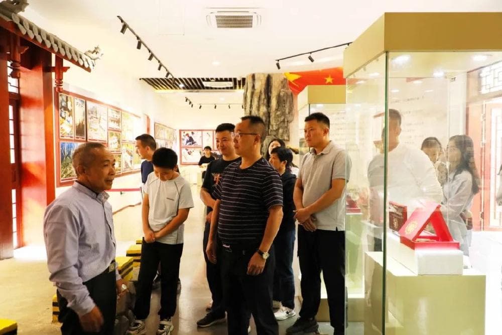 毛相林：当起讲解员 讲述重庆下庄村修路的故事