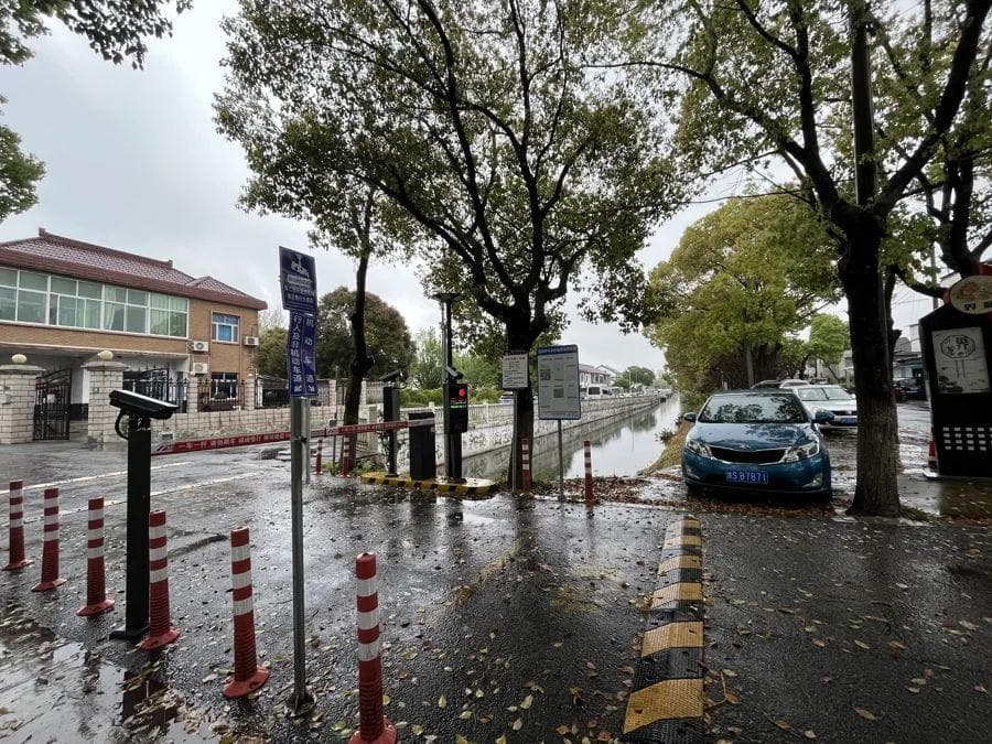 快评丨解决农村停车难，不能“一收了之”