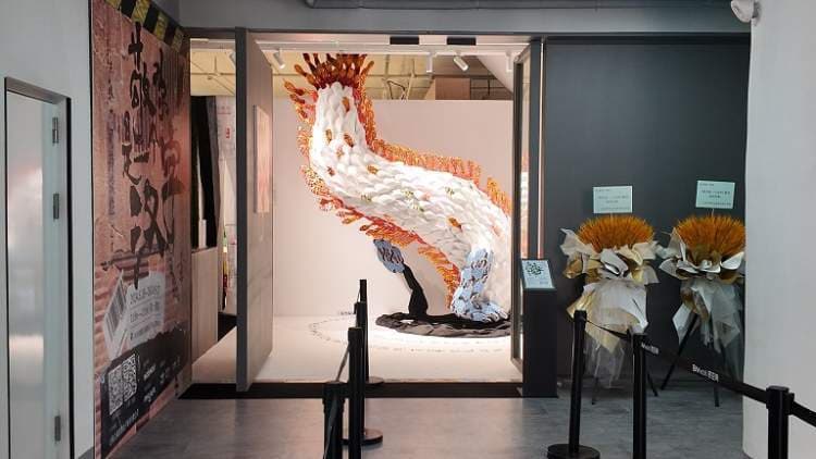 网红艺术家朱敬一办个展，《敬你是一个汉字》2.0版堪称“主题乐园”