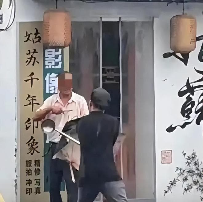苏州见义勇为"碎花裙女生"事迹引发关注：人美心善还勇敢