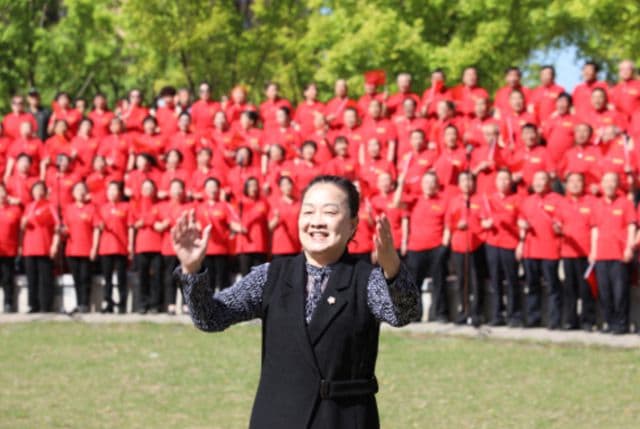 全国“银龄行动”公益形象代言人杨芳——用音乐点燃银龄激情