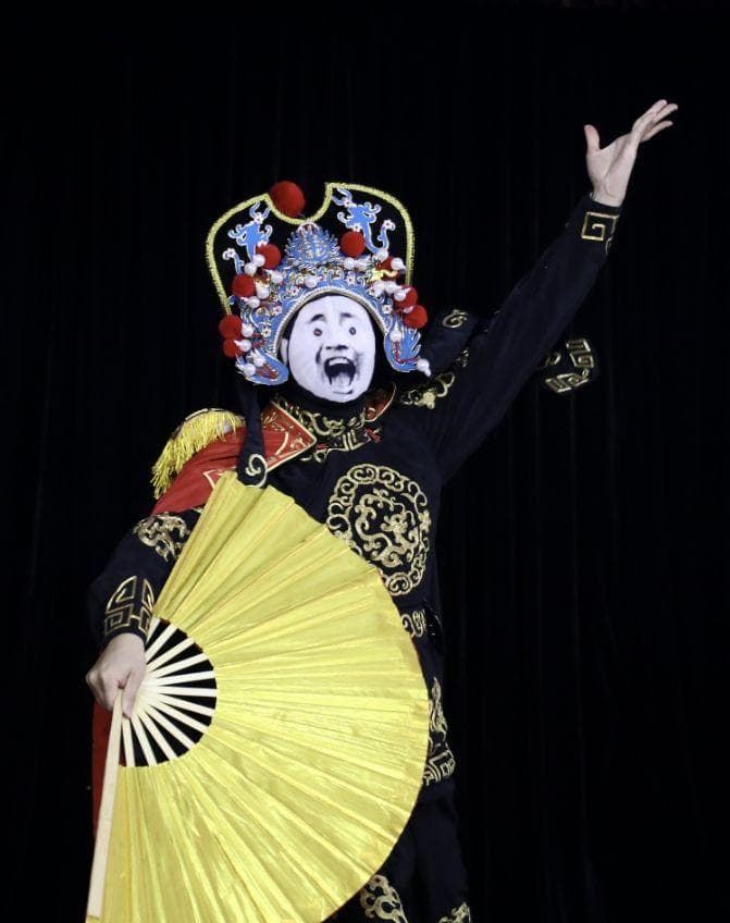 峡想：川剧变脸变出表情包，传统文化放下“架子”有何不好？