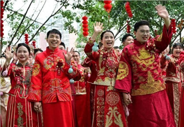 2024年结婚人数大幅减少，年轻人到底为什么不结婚，人口专家解读