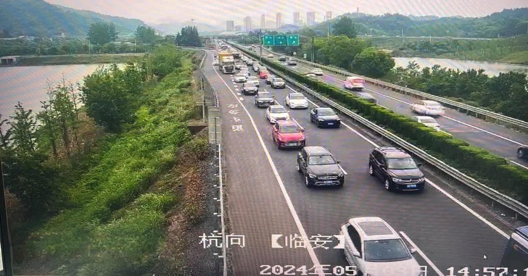 “堵车到崩溃，眼睁睁看着飞机飞走了……”今天，杭州进入高峰