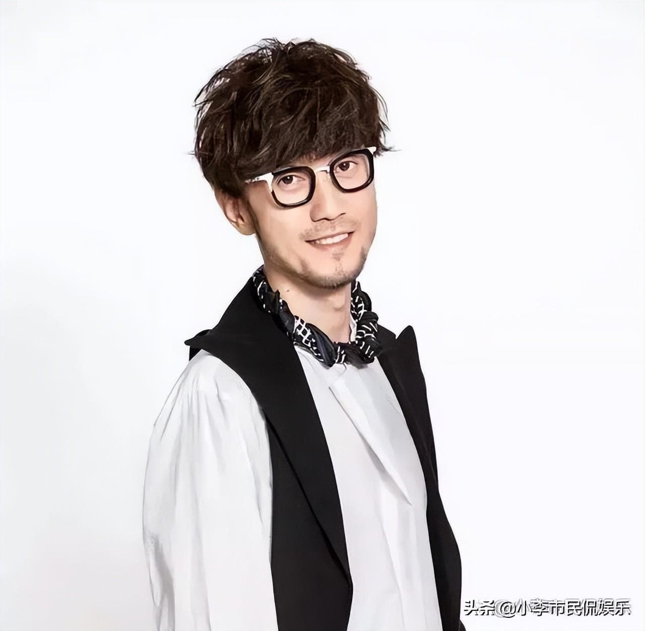 周传雄为什么叫小刚？