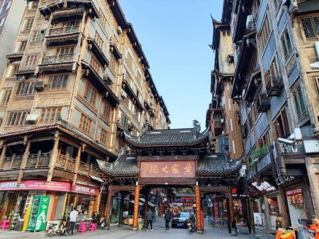 茅台镇杨柳湾街：青石板上的百年酒香