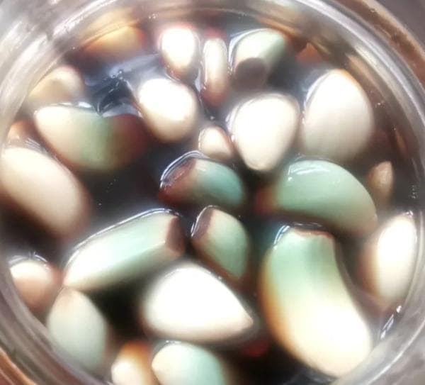 腊八蒜变绿有讲究：最佳腌制温度和时间公布
