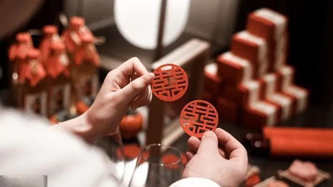 年轻人开始整顿婚礼了！主打“松弛感”的“极简婚礼”有多爽？
