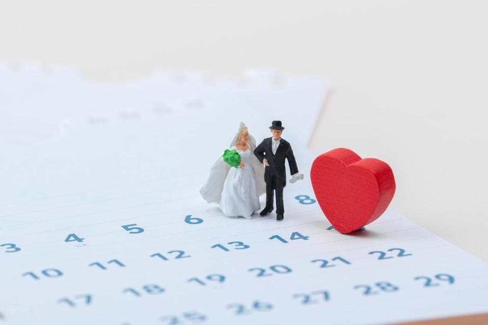 婚恋焦虑年轻化？专家：建议高校将婚恋教育纳入大学选修课程体系