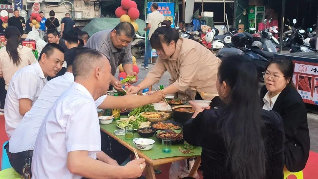 新春走基层：云南景洪社区邻里节里的浓浓年味