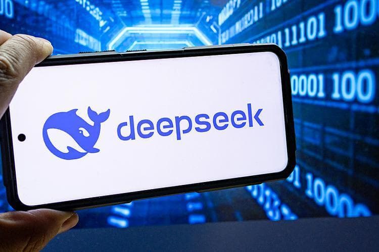 DeepSeek爆火催生多种培训课？专家：普通用户不用花钱学！