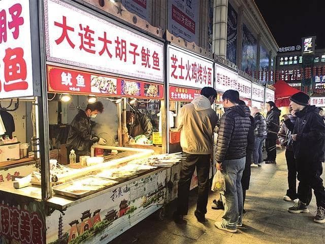 冬日太原夜市 依旧“热气腾腾”