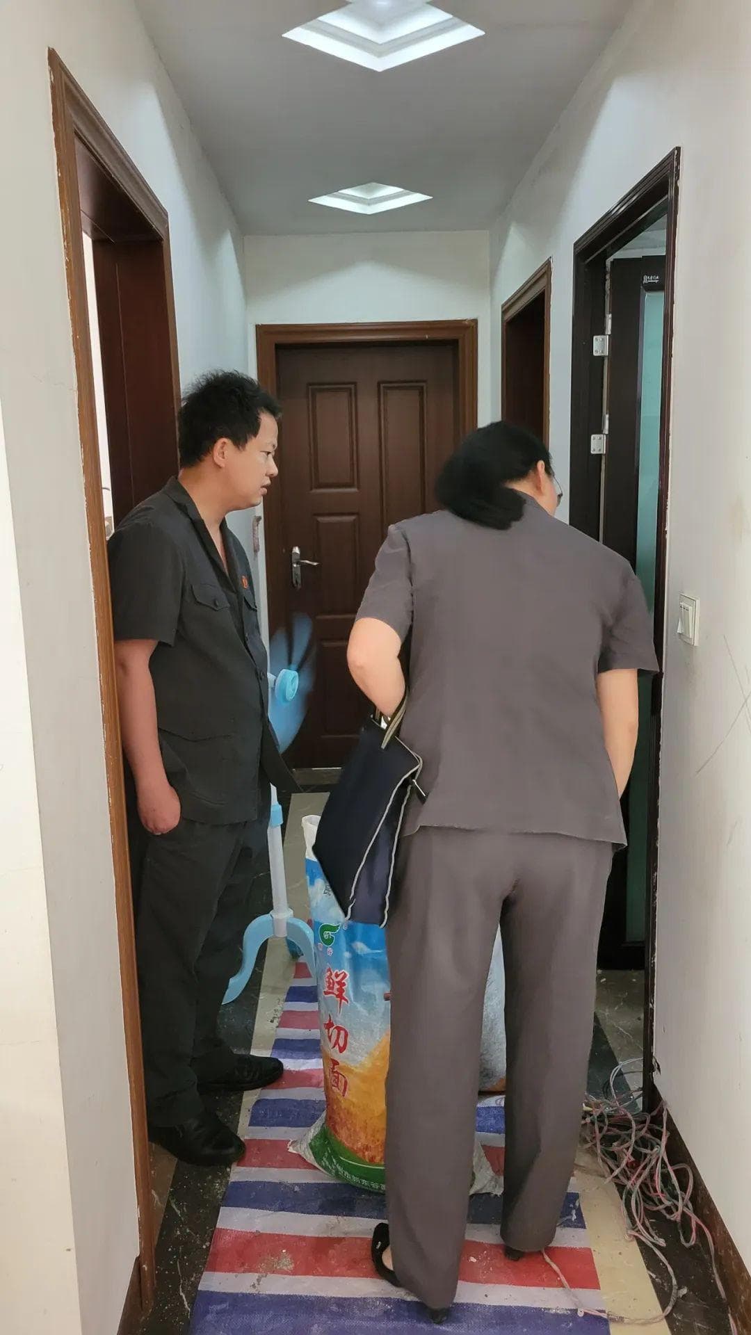 法院人性化执行化解邻里漏水纠纷