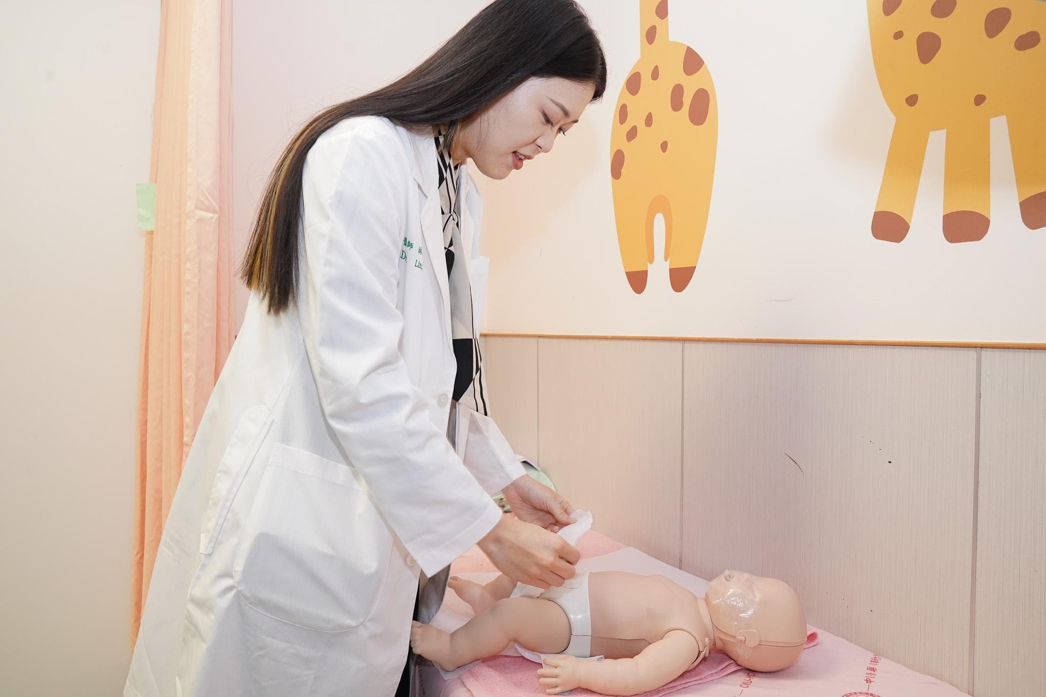 专家解析：儿童夜间尿床的科学应对与治疗方案