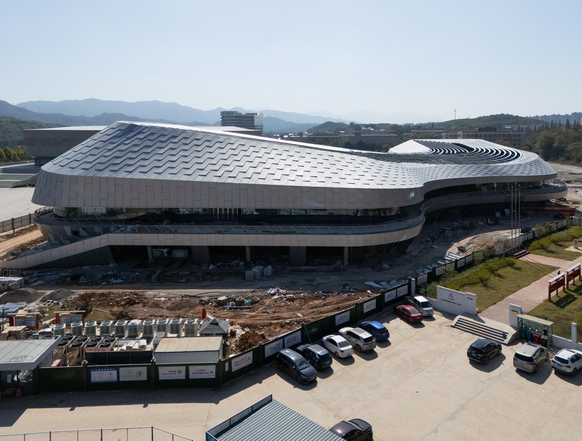 江山市群众体育中心游泳馆：零壹城市建筑事务所设计实践