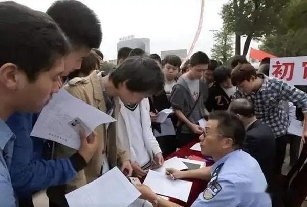 体制内最辛苦的6大岗位，教师排第3，第1你知道是什么吗？