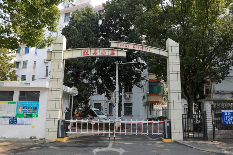 小区停车难？企业闲置场地派用场