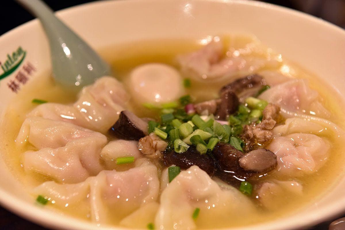 从抄手到兔头：四川十大特色小吃完全指南