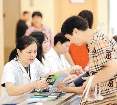 医保改革与药品集采双管齐下，5亿慢特病患者就医负担显著减轻