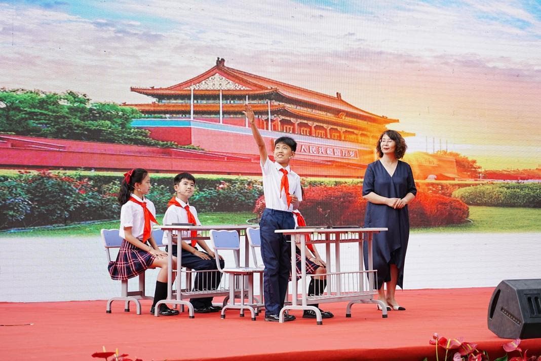 以铸牢中华民族共同体意识为主线 将民族团结进步教育融入办学治校全过程