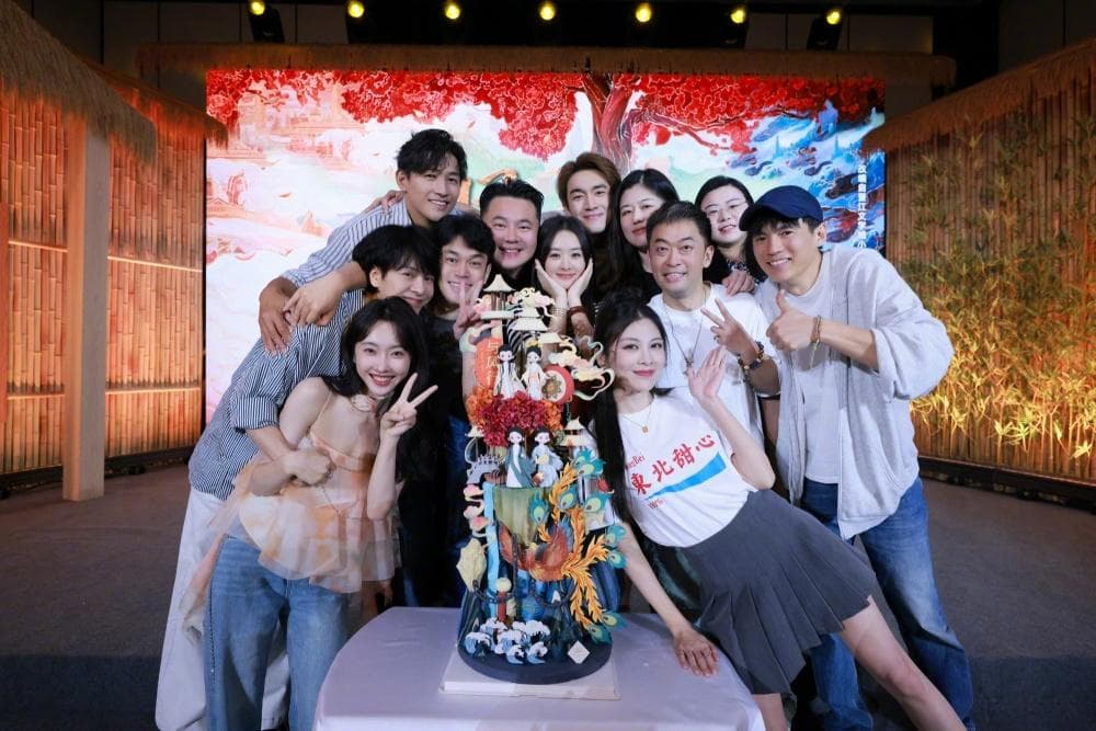 《与凤行》庆功宴：宣璐徐海乔手拉手，CP感爆棚引热议