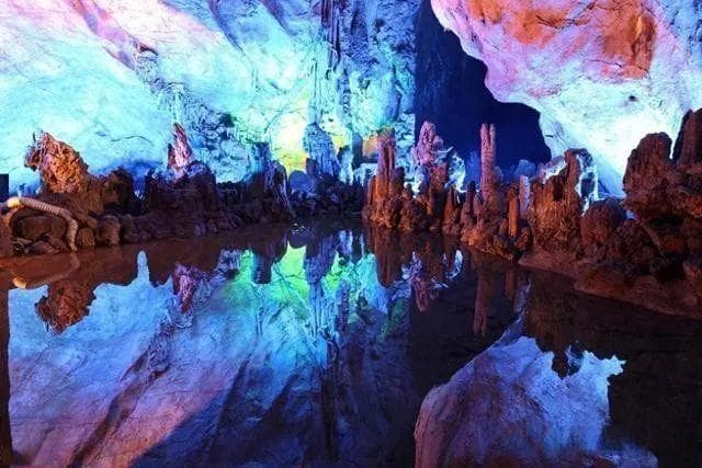 桂林银子岩景区：自然奇观与人文景观的完美融合