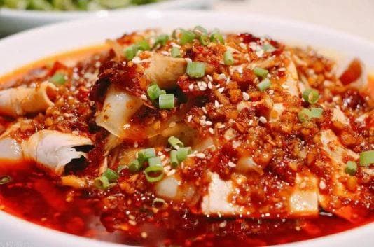 蒜泥白肉：四川凉拌菜的经典之作，唤醒你的味蕾