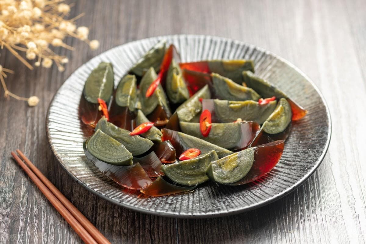 食用皮蛋有营养价值吗？营养师：4大营养，但有几点要注意