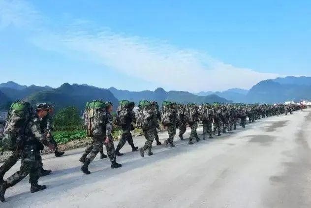 徒步行军与摩托化行军：部队如何选择合适的行军方式？