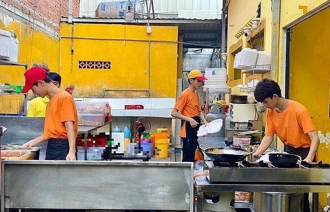 很多大学生暑期留在本市做兼职工作