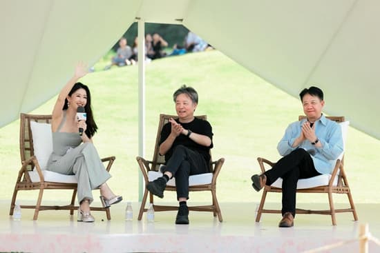 在岛屿读书的作家，如何面对自己和世界