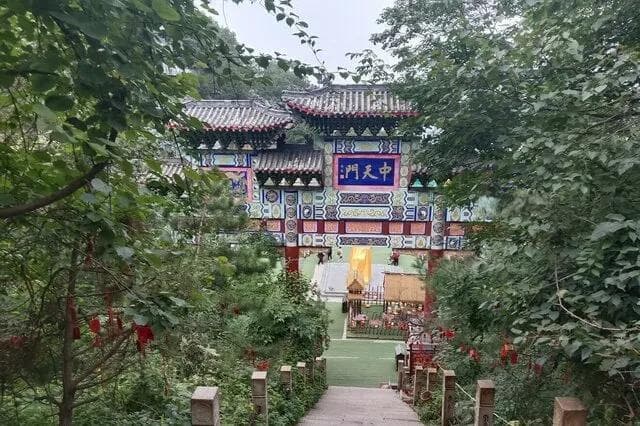 洛阳老君山四季旅游攻略：最佳游览时间与特色景点推荐