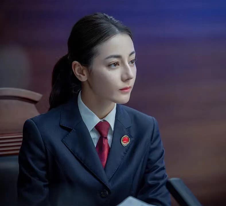 迪丽热巴新剧角色大变身，谁是你心中的“荣耀女神”？