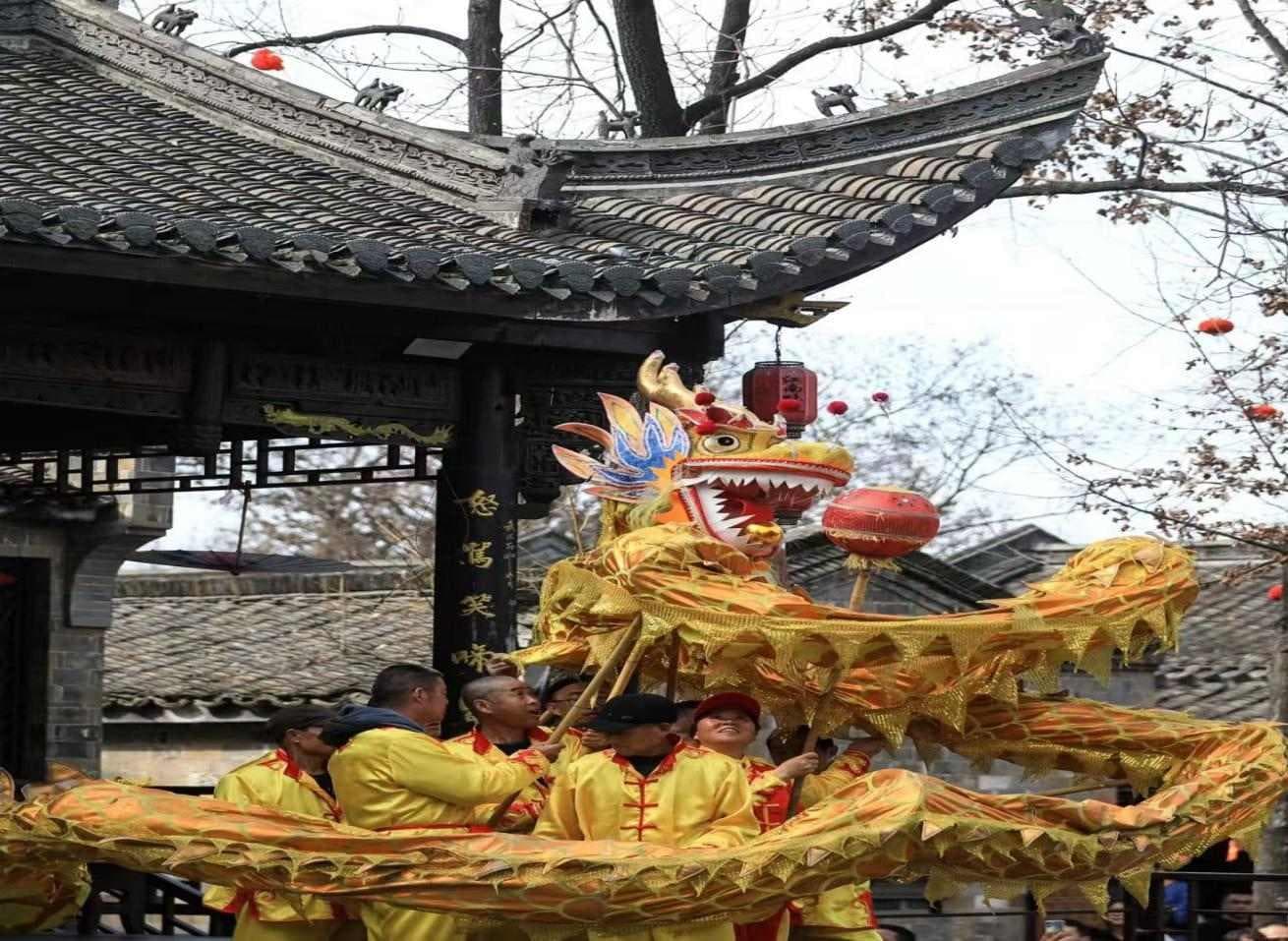 鲁地琼州迎祥岁，同俗别语韵味长
