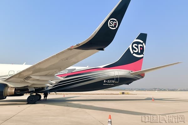 顺丰航空迎来首架波音737-800BCF