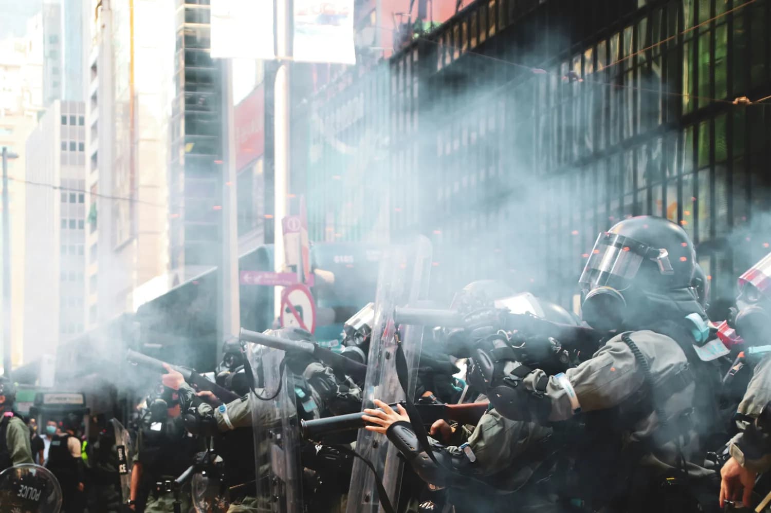 重庆城管冲突事件：从对立到对话的反思