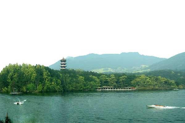 汉中南湖风景区：陕西第一湖的自然美景
