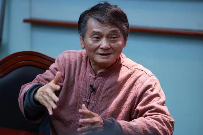 武侠小说中的暗器：历史与文化的交织