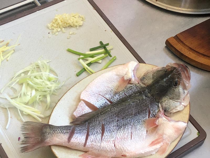 清蒸鱼：传统美味的制作指南