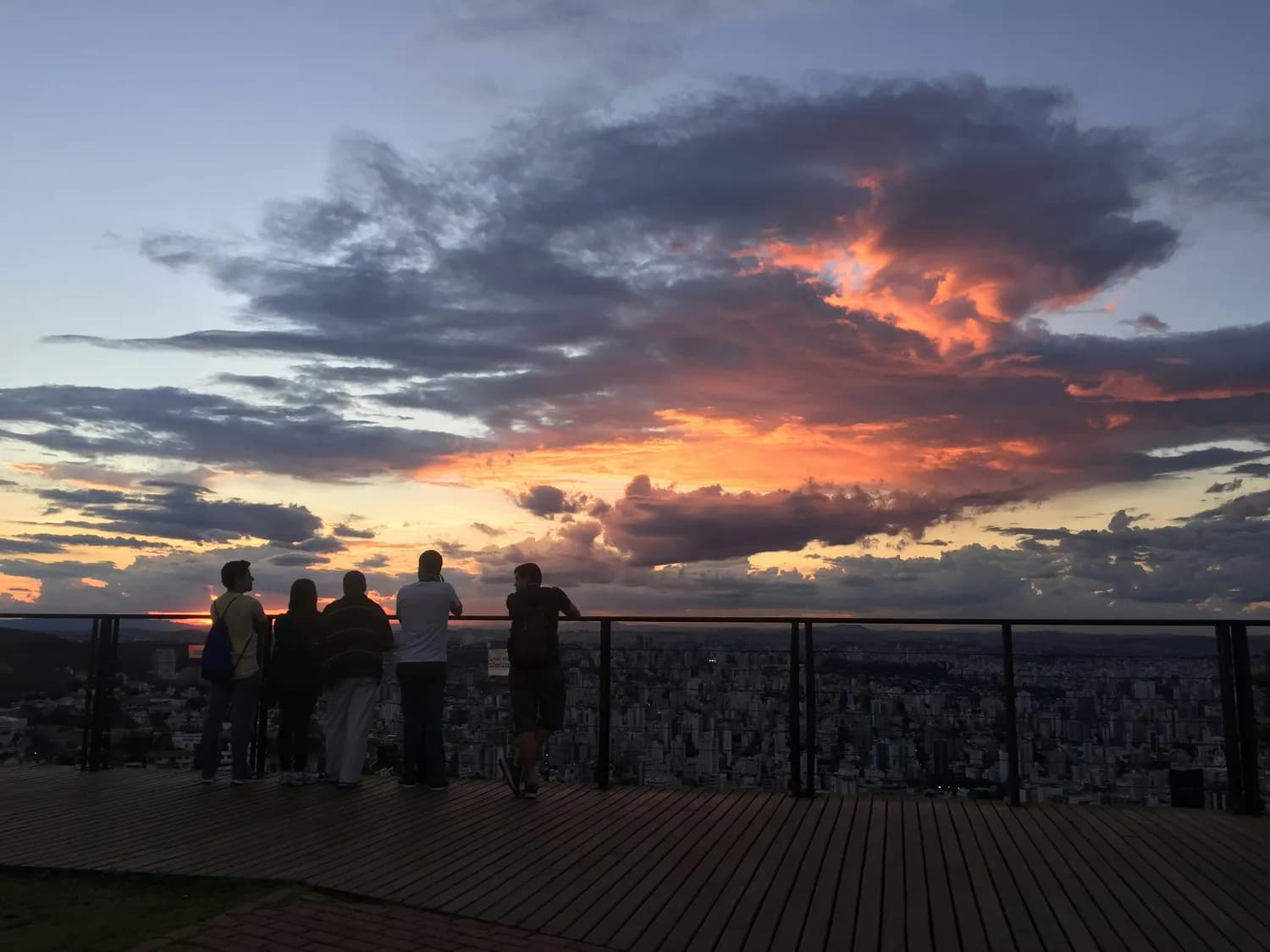 香港必打卡：太平山顶+维多利亚港+迪士尼，三天玩转香港经典景点