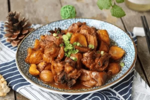 红烧鸭子：传统美味的制作方法与营养价值