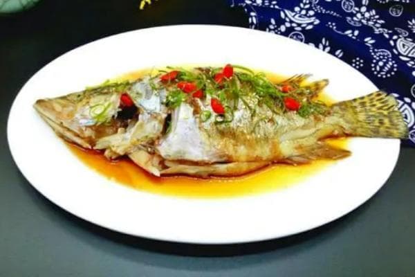 清蒸桂鱼制作详解：从食材准备到出锅装盘的完整步骤