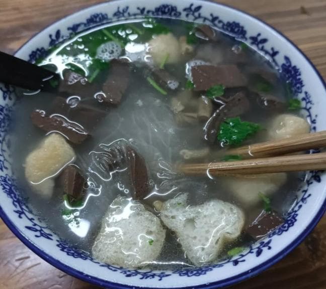 南京必打卡：小潘记&叶新小吃店的鸭血粉丝汤，哪家更好？